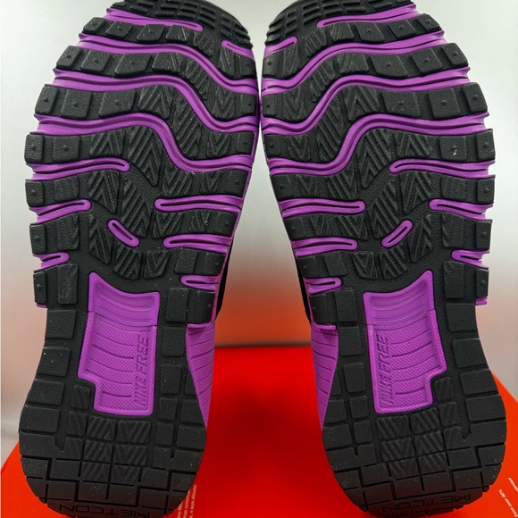 Nike Free Metcon 6 Black Vivid Purple
BRAND NEW Size 9 Women - Picture 7 of 8
